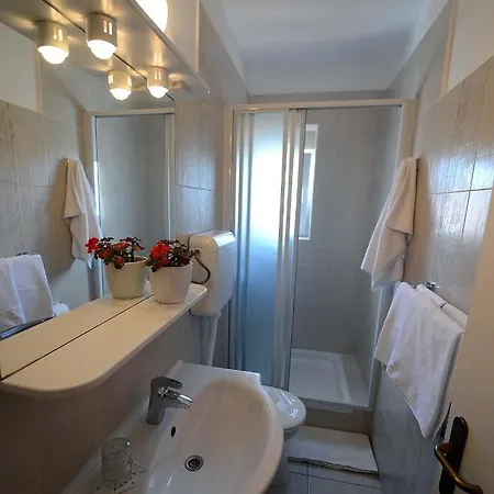 Aco krevet i doručak