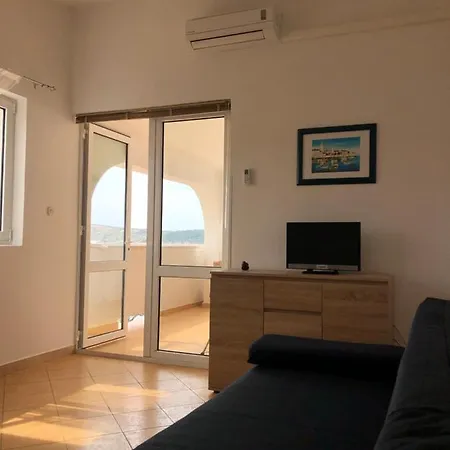 Aco Bed & Breakfast 3*