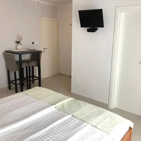 Aco Nocleg ze śniadaniem 3*