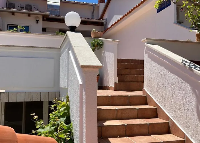 Aco Bed & Breakfast 3*